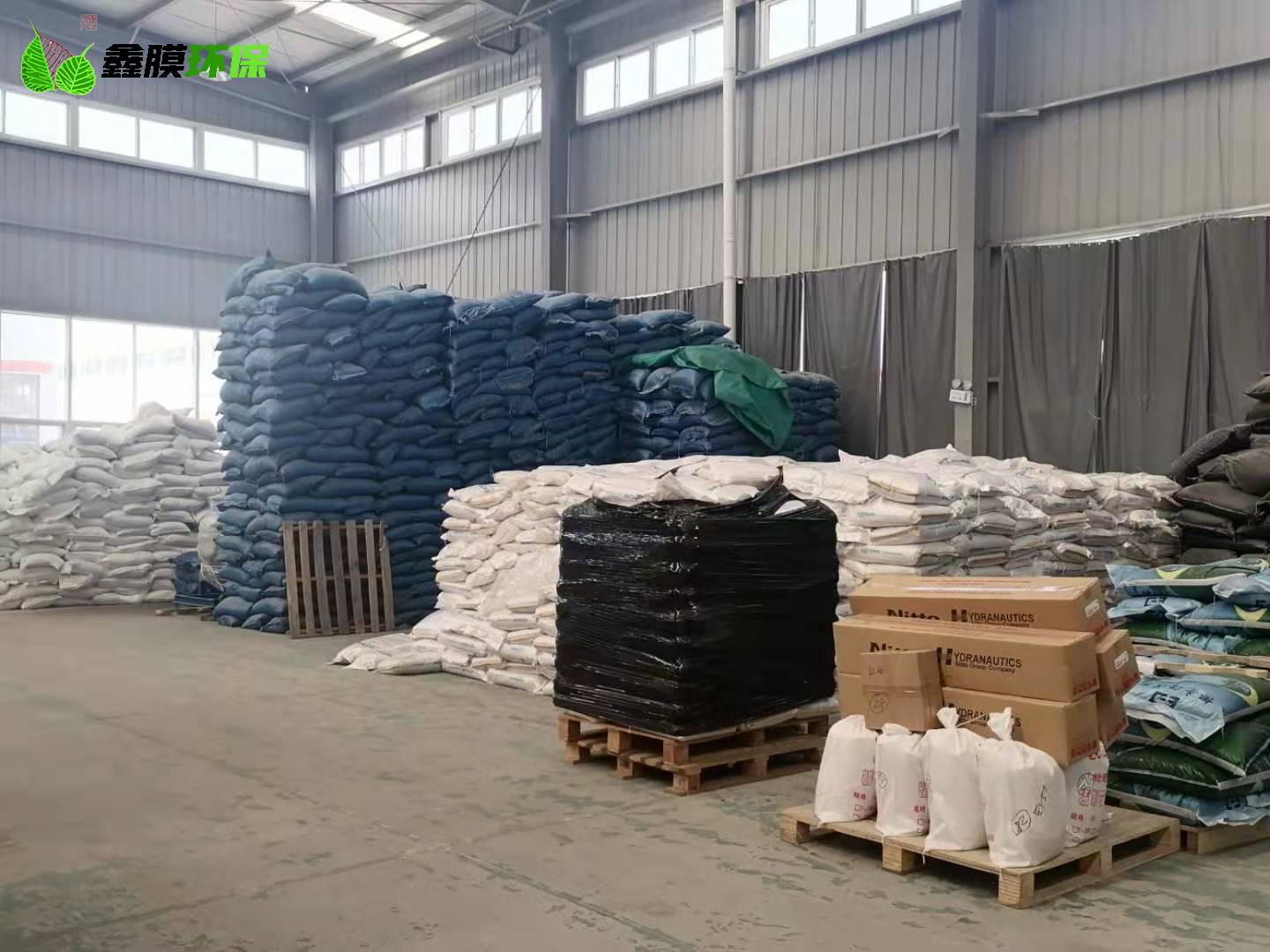 鑫膜環(huán)保實(shí)景 濾料倉(cāng)庫(kù)